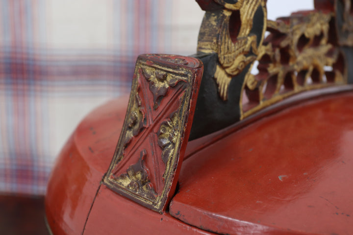 Vintage handmade red lacquered asian storage box with gold paintwork 