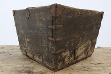 Load image into Gallery viewer, Vintage wooden paddy trug 