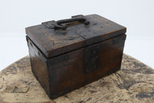 Load image into Gallery viewer, Vintage asian wooden seal stamp container