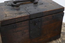 Load image into Gallery viewer, Vintage asian wooden seal stamp container
