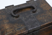 Load image into Gallery viewer, Vintage asian wooden seal stamp container